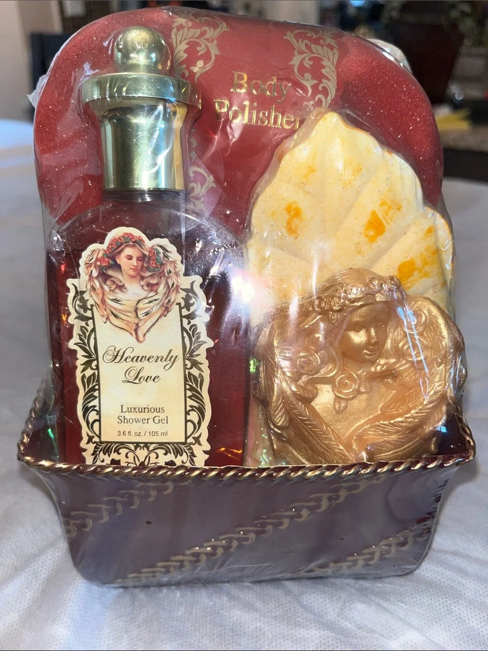 Luxurious Shower Gel Gift Set - Red & Gold
